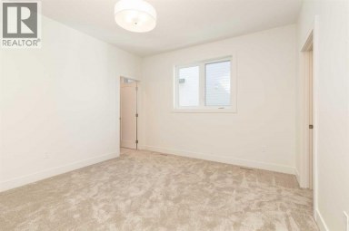561 Malahat Green W Lethbridge Alberta photo 13