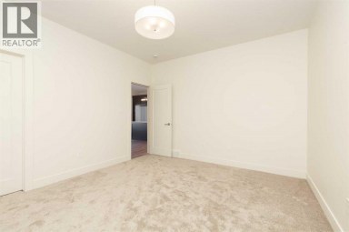 561 Malahat Green W Lethbridge Alberta photo 14