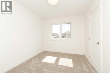 561 Malahat Green W Lethbridge Alberta photo 18
