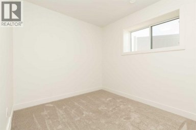 561 Malahat Green W Lethbridge Alberta photo 27