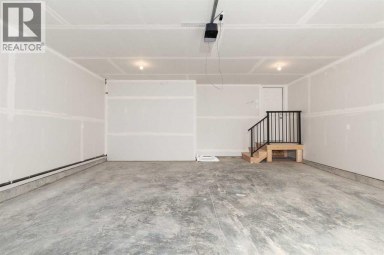 561 Malahat Green W Lethbridge Alberta photo 32