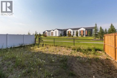 561 Malahat Green W Lethbridge Alberta photo 35
