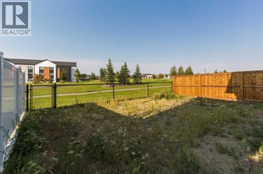 561 Malahat Green W Lethbridge Alberta photo 36