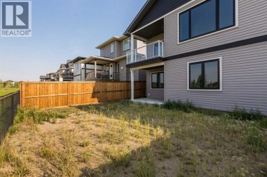 561 Malahat Green W Lethbridge Alberta photo 37
