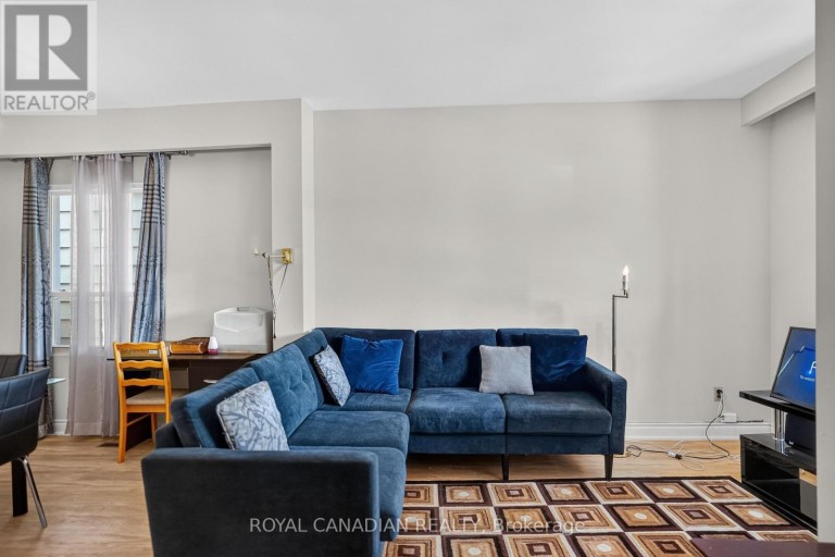 2538 ST CLAIR AVENUE W, Toronto (Rockcliffe-Smythe), Ontario, M6N1L6