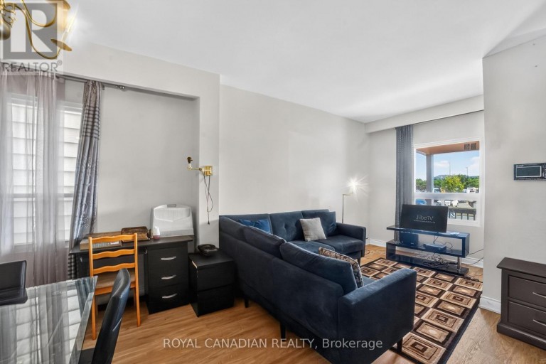 2538 ST CLAIR AVENUE W, Toronto (Rockcliffe-Smythe), Ontario, M6N1L6