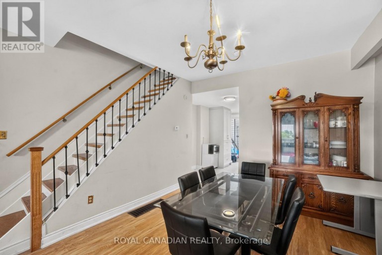 2538 ST CLAIR AVENUE W, Toronto (Rockcliffe-Smythe), Ontario, M6N1L6