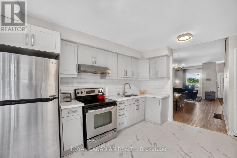 2538 ST CLAIR AVENUE W, Toronto (Rockcliffe-Smythe), Ontario, M6N1L6