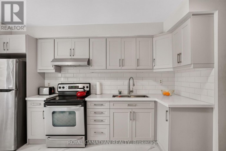 2538 ST CLAIR AVENUE W, Toronto (Rockcliffe-Smythe), Ontario, M6N1L6