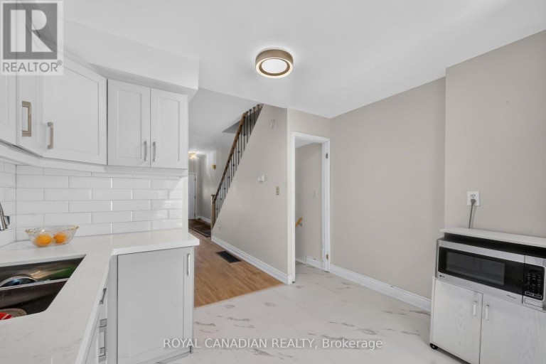 2538 ST CLAIR AVENUE W, Toronto (Rockcliffe-Smythe), Ontario, M6N1L6