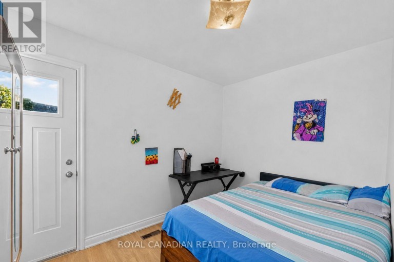 2538 ST CLAIR AVENUE W, Toronto (Rockcliffe-Smythe), Ontario, M6N1L6