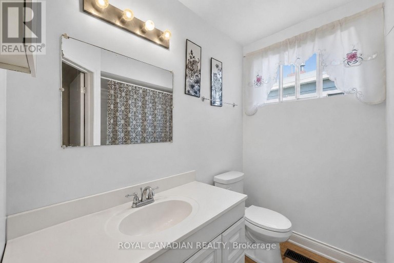 2538 ST CLAIR AVENUE W, Toronto (Rockcliffe-Smythe), Ontario, M6N1L6