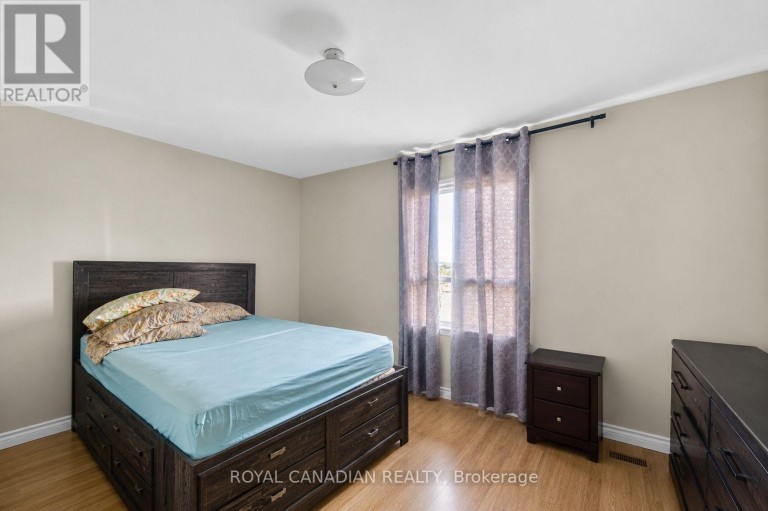 2538 ST CLAIR AVENUE W, Toronto (Rockcliffe-Smythe), Ontario, M6N1L6