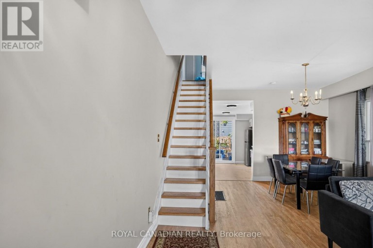 2538 ST CLAIR AVENUE W, Toronto (Rockcliffe-Smythe), Ontario, M6N1L6