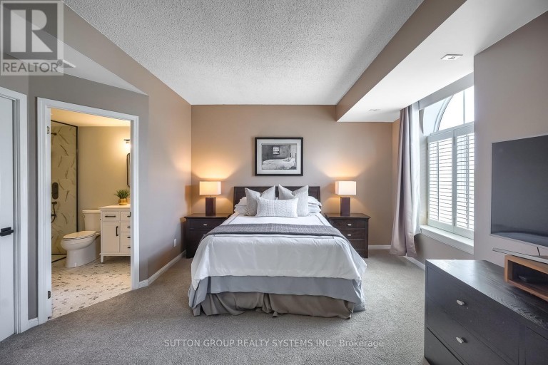 323 - 32 STADIUM ROAD, Toronto (Niagara), Ontario, M5V3P4