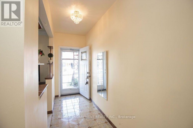 66 SHERMAN AVENUE N, Hamilton (Stipley), Ontario, L8L6M2