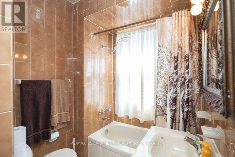66 SHERMAN AVENUE N, Hamilton (Stipley), Ontario, L8L6M2