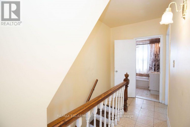 66 SHERMAN AVENUE N, Hamilton (Stipley), Ontario, L8L6M2