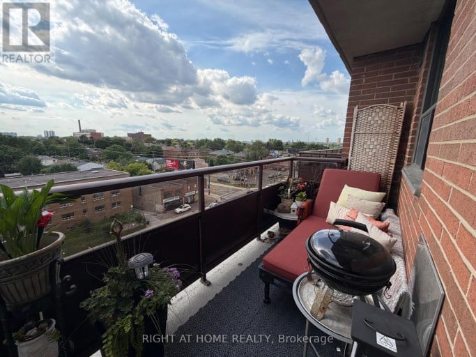 706 - 1881 JANE STREET, Toronto (Rustic), Ontario, M9N3S7