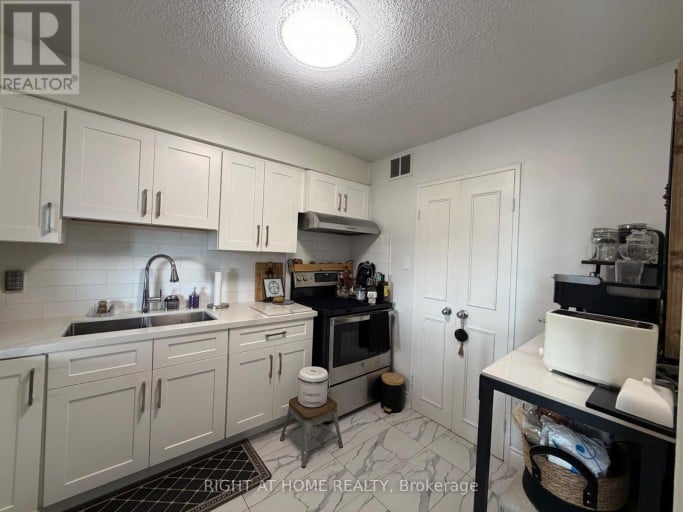 706 - 1881 JANE STREET, Toronto (Rustic), Ontario, M9N3S7