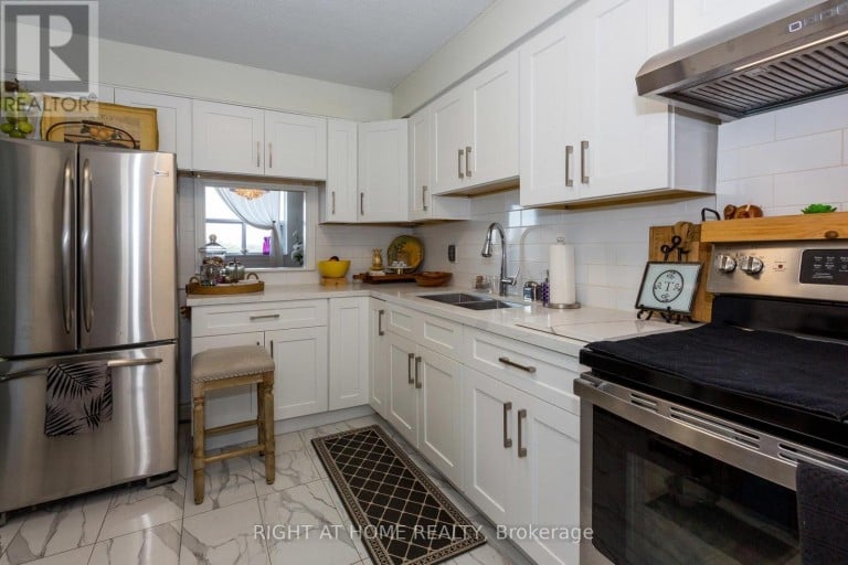 706 - 1881 JANE STREET, Toronto (Rustic), Ontario, M9N3S7
