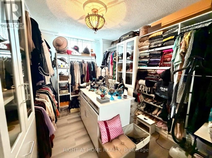 706 - 1881 JANE STREET, Toronto (Rustic), Ontario, M9N3S7