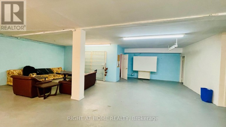 33 THE LINKS ROAD, Toronto (St. Andrew-Windfields), Ontario, M2P1T7