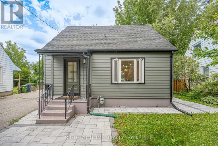 121 HEARST CIRCLE, Toronto (Brookhaven-Amesbury), Ontario, M6M2V4