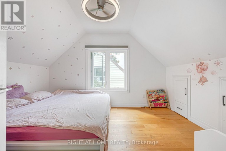 121 HEARST CIRCLE, Toronto (Brookhaven-Amesbury), Ontario, M6M2V4