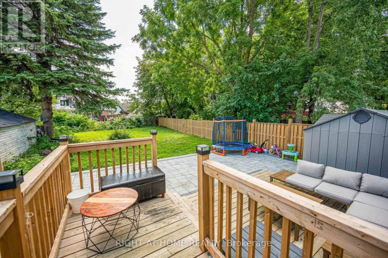 121 HEARST CIRCLE, Toronto (Brookhaven-Amesbury), Ontario, M6M2V4