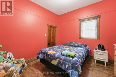 109 GODERICH STREET Central Huron (Hullett) Ontario photo 23
