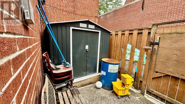 471 DANFORTH AVENUE, Toronto (North Riverdale), Ontario, M4K1P1