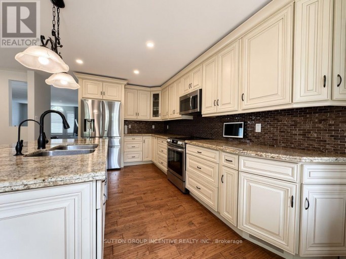 8 ALPINE WAY, Oro-Medonte (Horseshoe Valley), Ontario, L0L2L0