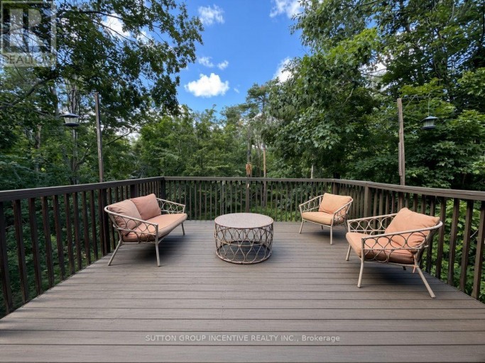 8 ALPINE WAY, Oro-Medonte (Horseshoe Valley), Ontario, L0L2L0
