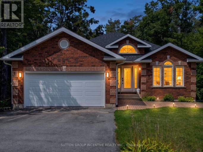 8 ALPINE WAY, Oro-Medonte (Horseshoe Valley), Ontario, L0L2L0