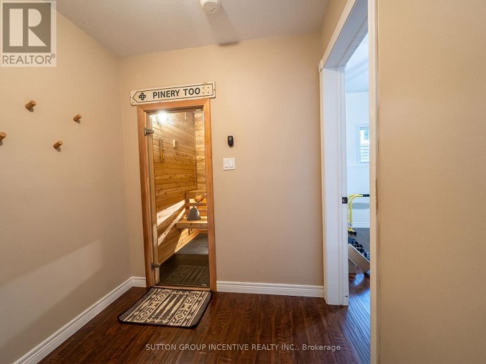 8 ALPINE WAY, Oro-Medonte (Horseshoe Valley), Ontario, L0L2L0