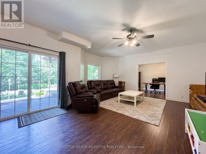 8 ALPINE WAY, Oro-Medonte (Horseshoe Valley), Ontario, L0L2L0