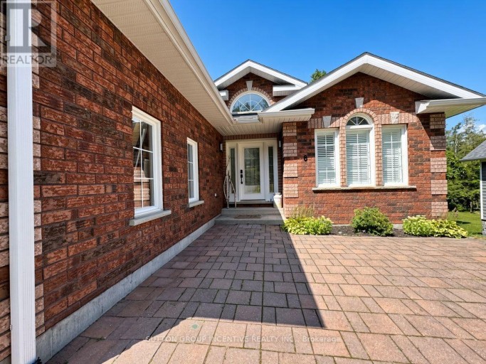 8 ALPINE WAY, Oro-Medonte (Horseshoe Valley), Ontario, L0L2L0