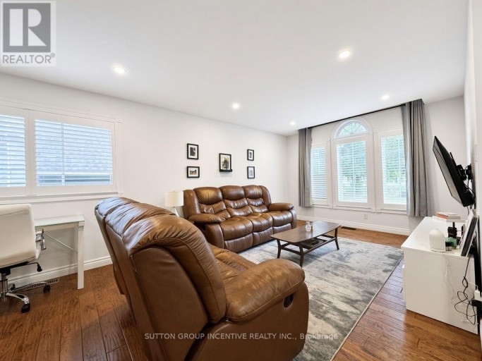 8 ALPINE WAY, Oro-Medonte (Horseshoe Valley), Ontario, L0L2L0