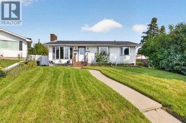 8035 Huntwick Crescent NE Calgary Alberta photo 1