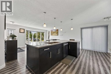 8035 Huntwick Crescent NE Calgary Alberta photo 10