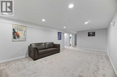 8035 Huntwick Crescent NE Calgary Alberta photo 18