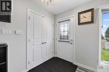 8035 Huntwick Crescent NE Calgary Alberta photo 3