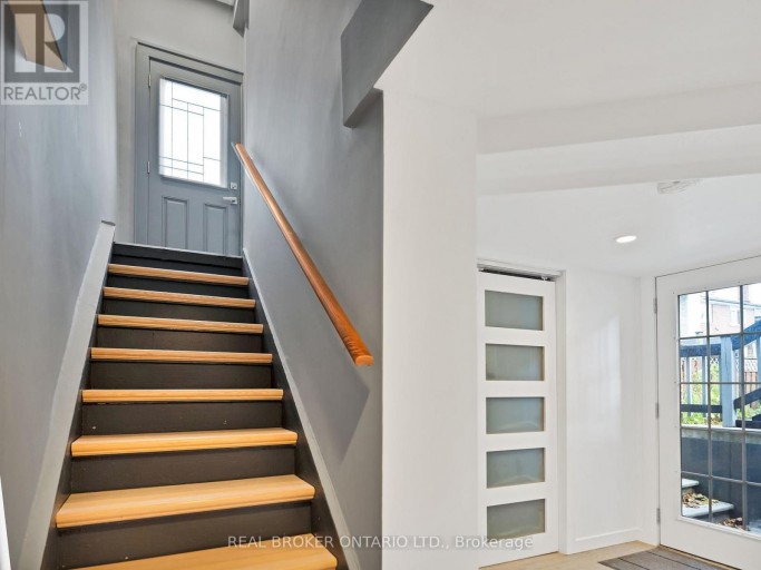 671 SCARLETT ROAD, Toronto (Humber Heights), Ontario, M9P2T2