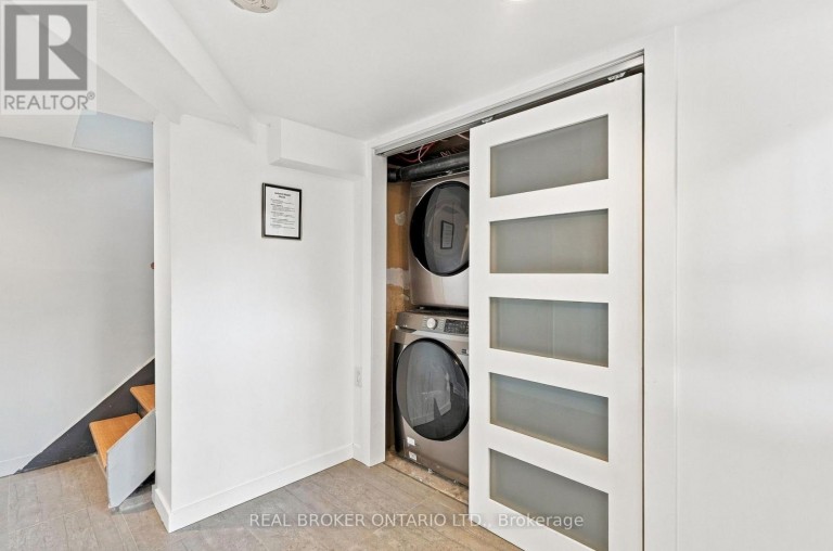 671 SCARLETT ROAD, Toronto (Humber Heights), Ontario, M9P2T2
