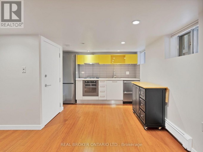 671 SCARLETT ROAD, Toronto (Humber Heights), Ontario, M9P2T2