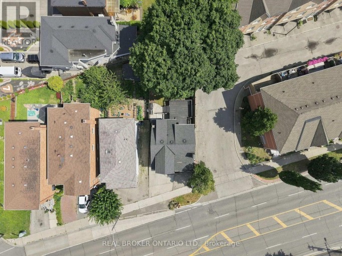 671 SCARLETT ROAD, Toronto (Humber Heights), Ontario, M9P2T2