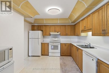 205C - 1099 CLONSILLA AVENUE Peterborough (Otonabee Ward 1) Ontario photo 4
