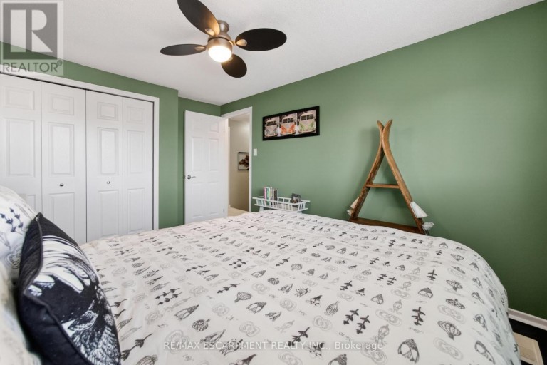 31 - 23 WATSONS LANE, Hamilton (Dundas), Ontario, L9H5G9