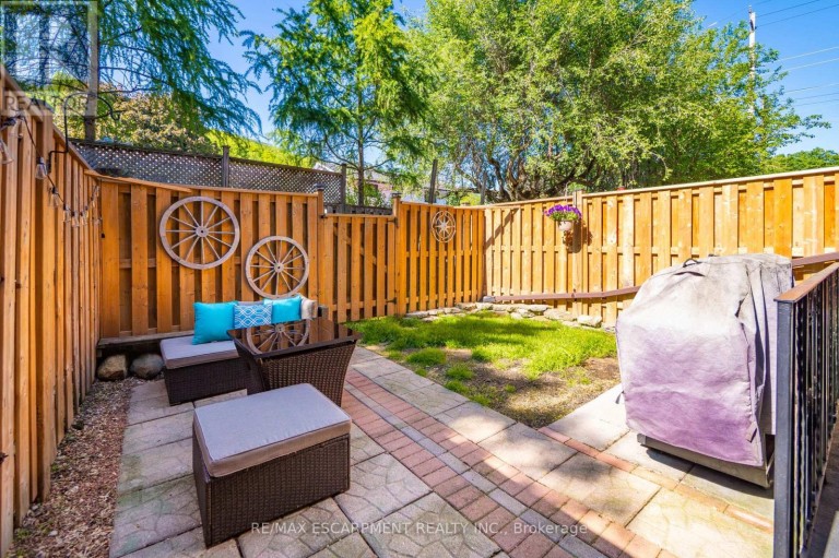 31 - 23 WATSONS LANE, Hamilton (Dundas), Ontario, L9H5G9